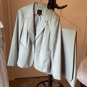 Women’s Suit, Gray, Jacket Sz 12, Pants Sz 14